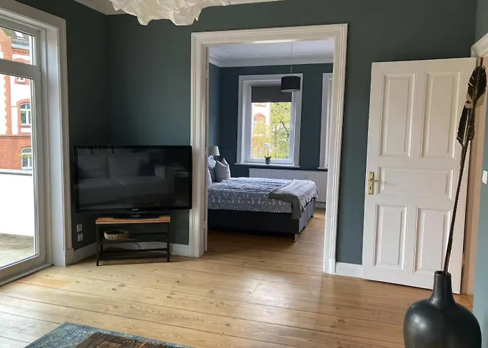 Luxury With 3br *